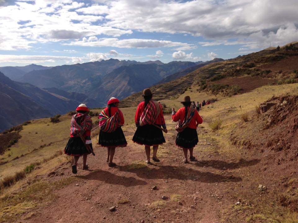 Les femmes de Patabamba en route vers les champs