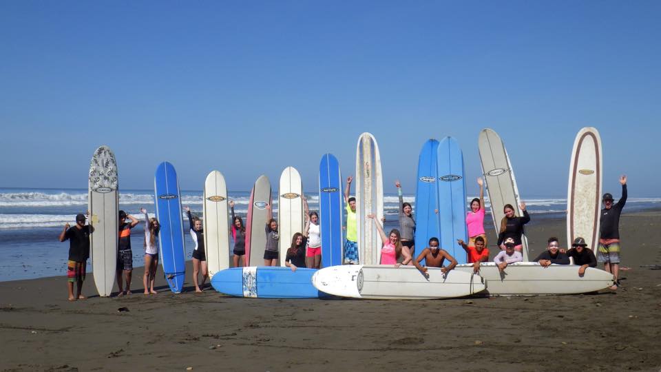 Académie Ste-Thérèse en surf au Costa Rica
